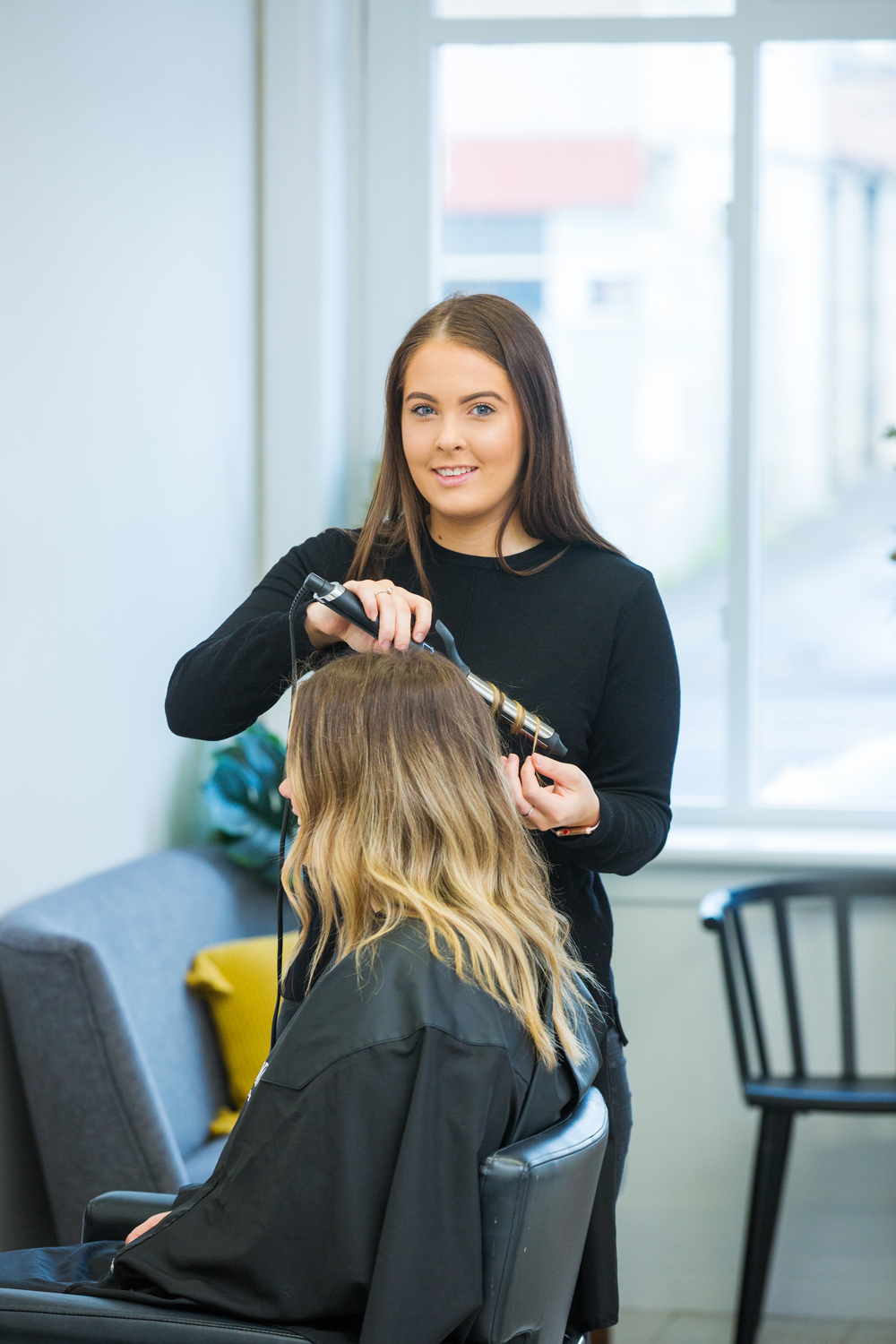 Shannon cutting hair